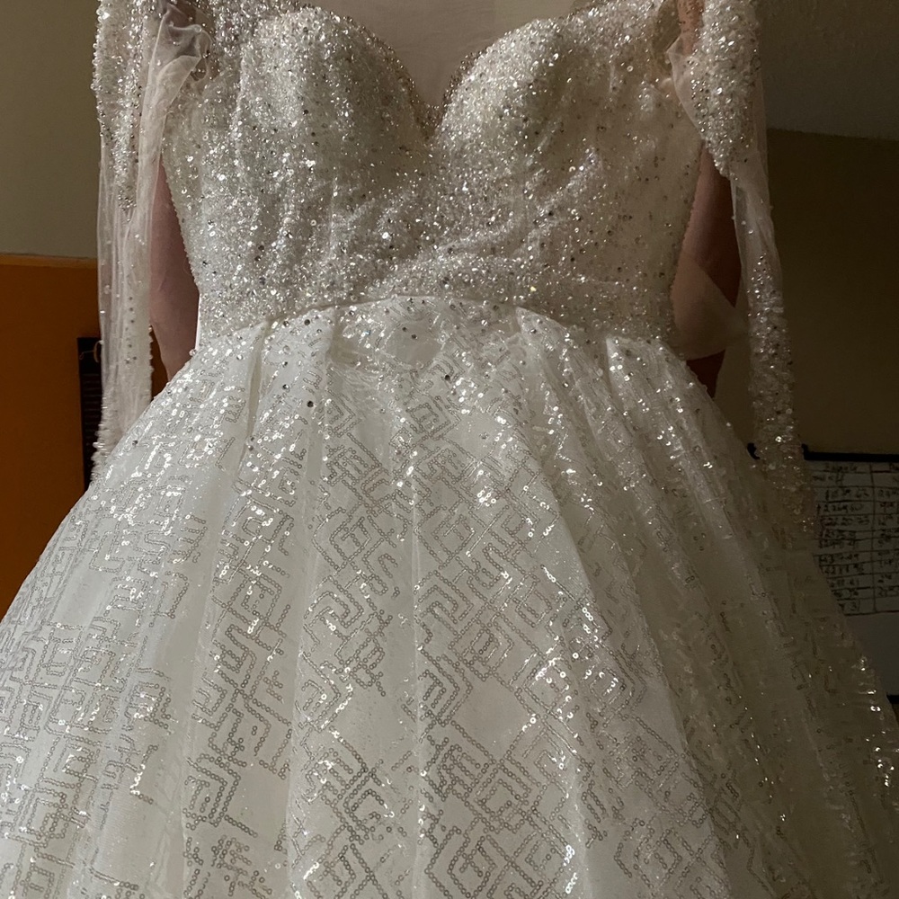 Wedding dress - Picture 5 of 10